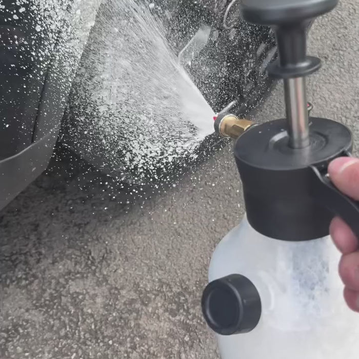 Velocity Pump Sprayer Spraying snow foam