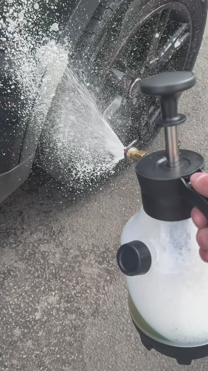 Velocity Pump Sprayer Spraying snow foam